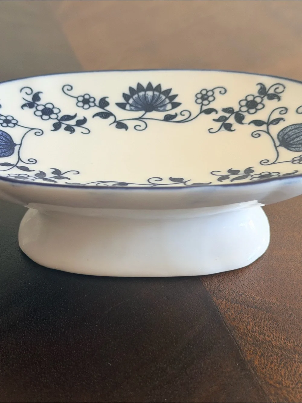 Vintage Blue & White Porcelain Pedestal Soap Dish – Floral Pattern